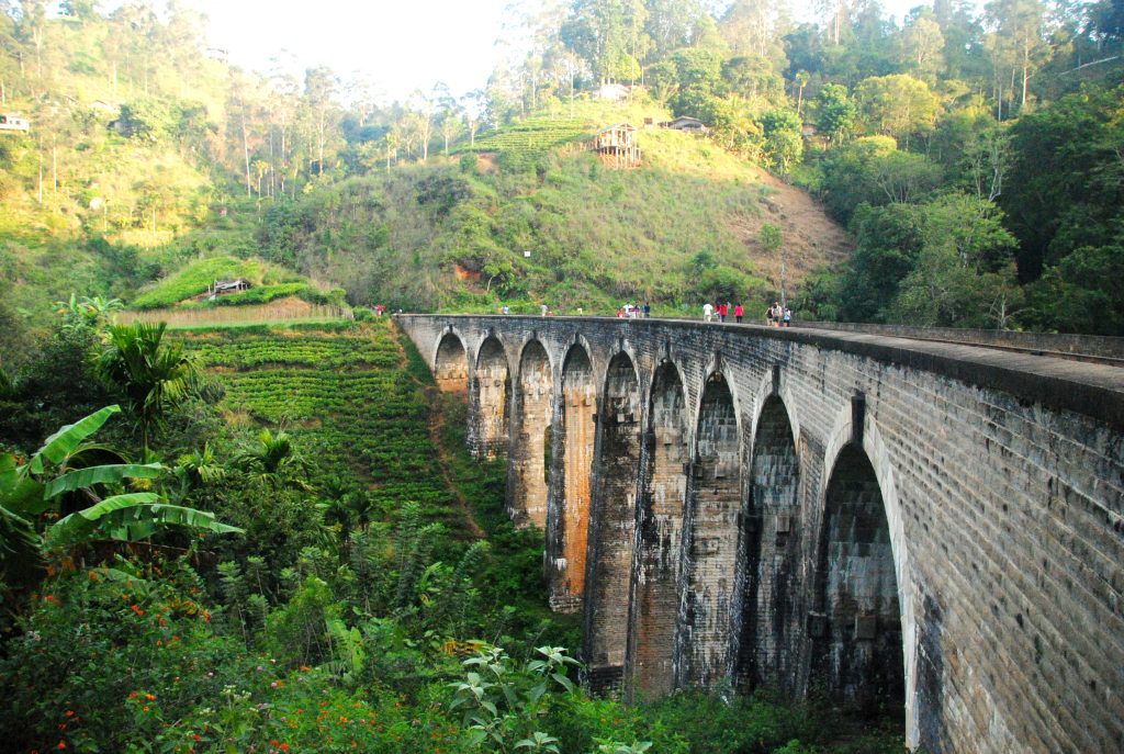 nine arch bridge sri lanka