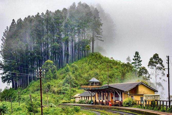 sri-lanka-train-station 2